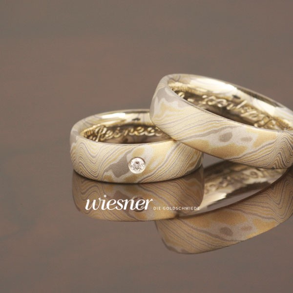 Mokume Gane Trauringe mit Diamant gefasst