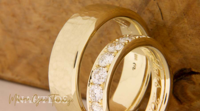 Trauringe aus Familiengold und Diamanten gefertigt