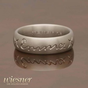 Das Geschenk zur Geburt, Gravur in Handschrift auf Edelstahlring