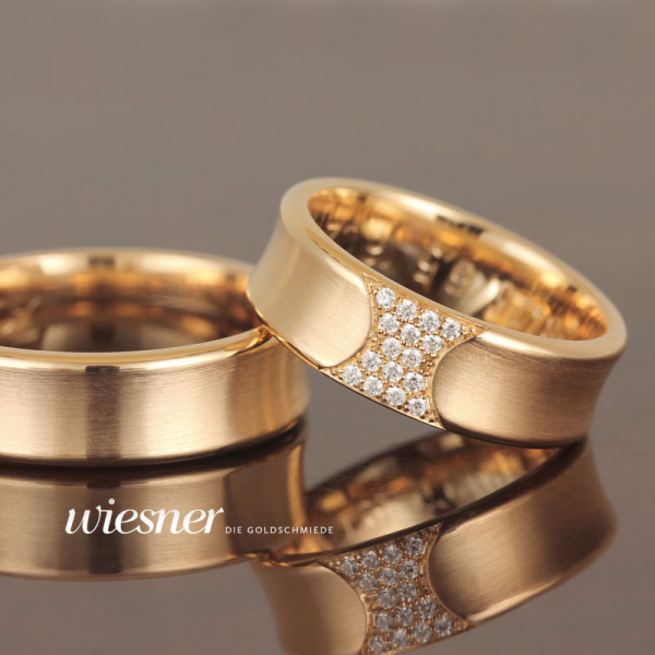 Concave wedding rings in strong yellow gold from Gerstner