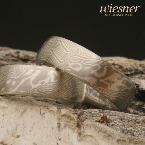 Bitis Mokume Gane Ringe aus Palladium und Silber mit feinem Holzmuster