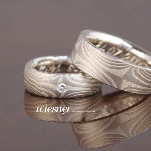 Mokume Gane Eheringe Bagassa mit Diamant im Damenring