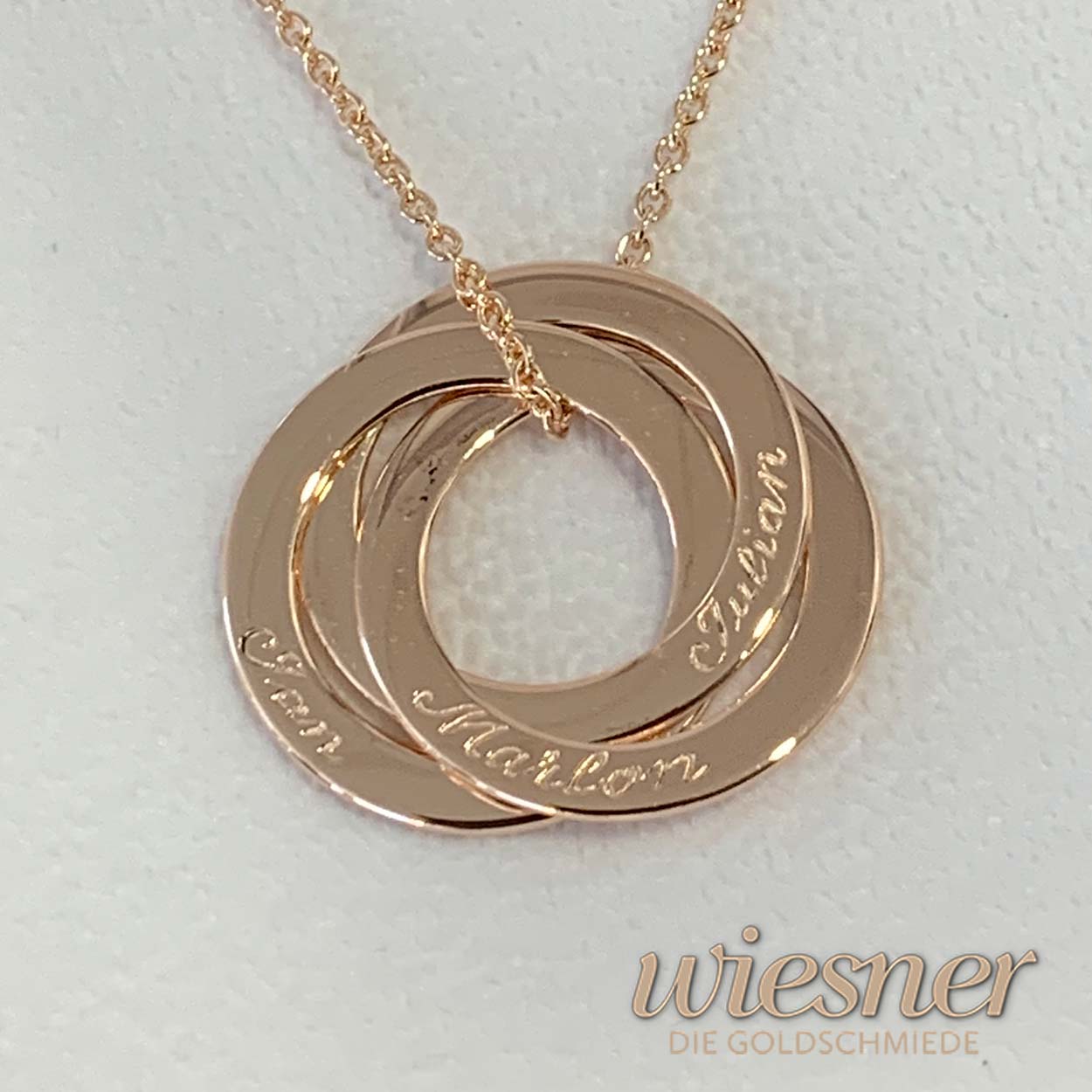 Familienring mit Gravuren in Gold oder Silber
