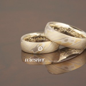 Mokume Gane Trauringe mit Diamant gefasst