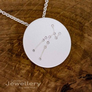Sternzeichen Anhänger Stier in Platin mit kleinen Brillanten