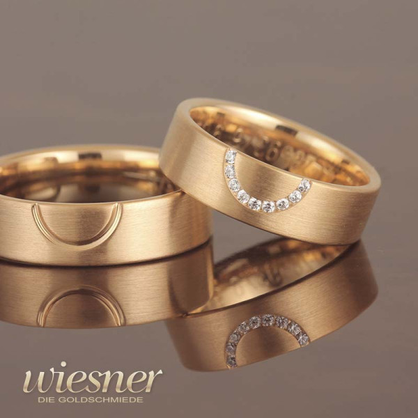 Special wedding rings in yellow gold from Gerstner