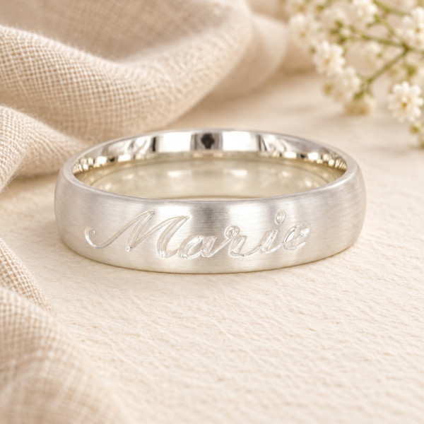 Mamaring aus Silber, 5 mm breit, mit dem Namen Marie in Schreibschrift