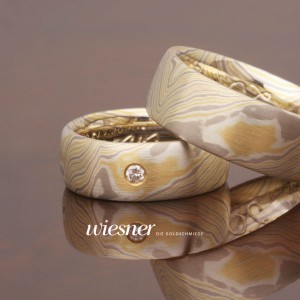 Mokume Gane Trauringe Bubinga mit Brillant gefasst