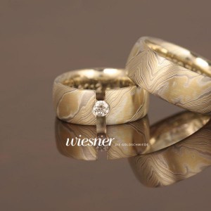 Mokume Gane Trauringe Bubinga mit gespanntem Diamant
