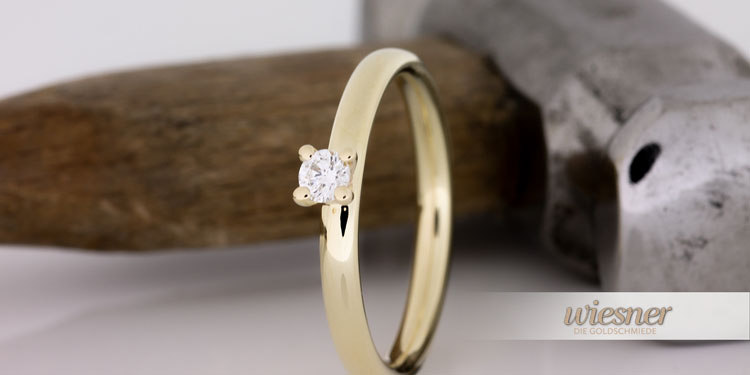 Verlobungsring Solitaire in Gold mit Diamant