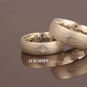 Wundervolle Jabin Trauringe in Mokume Gane mit Diamant