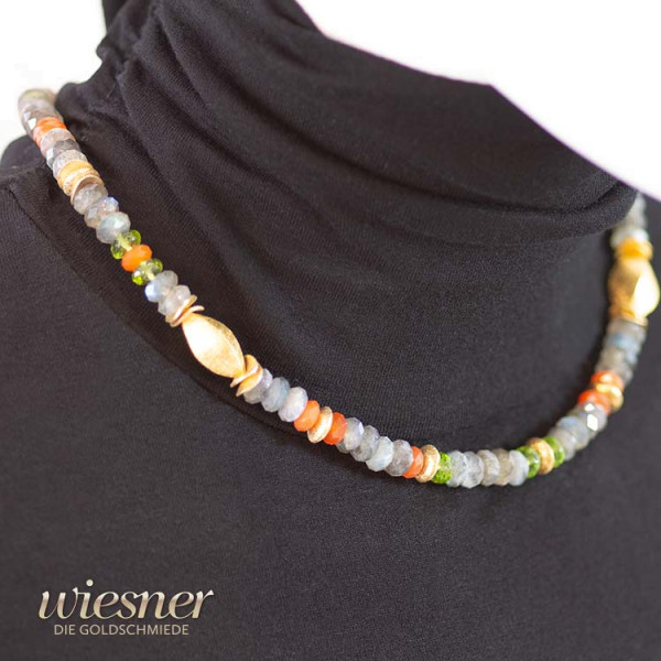 Necklace with labradorite, carnelian, peridot and gold-plated intermediate parts