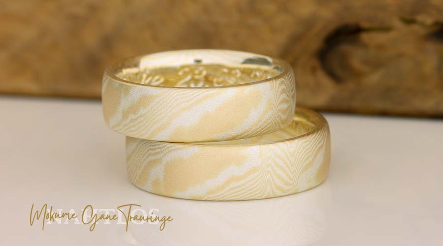 Mokume Gane Trauringe in Gelbgold und Silber