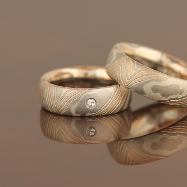 Mokume Gane Trauringe Garapa mit 3 mal Rotgold
