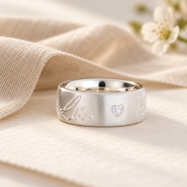 Das herzlich personalisierte Geschenk zur Geburt für die Mutter in Silber mit Zirkonia rechte Ansicht