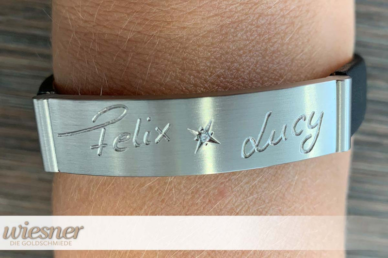Armband mit individueller Gravur als Geschenk zur Geburt