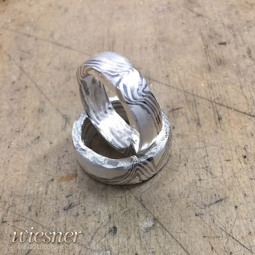 Herstellung der Movingu Mokume Gane Ringe – grob bearbeitete Ringrohlinge