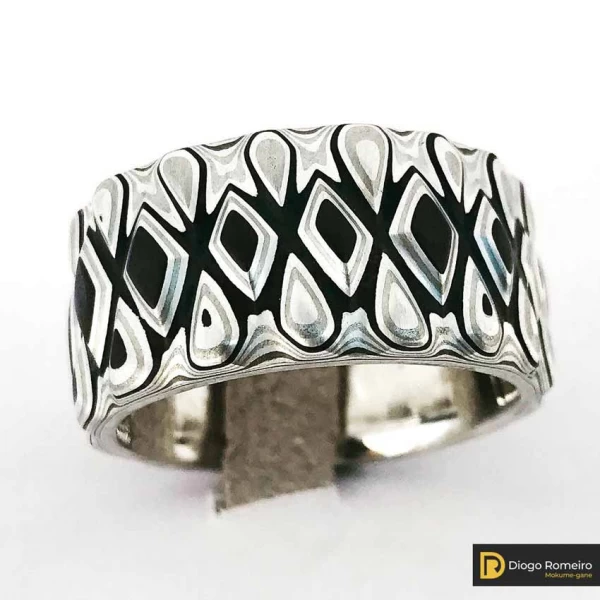 Craved Ring Mokume Gane mit Shibuichi und Kupfer